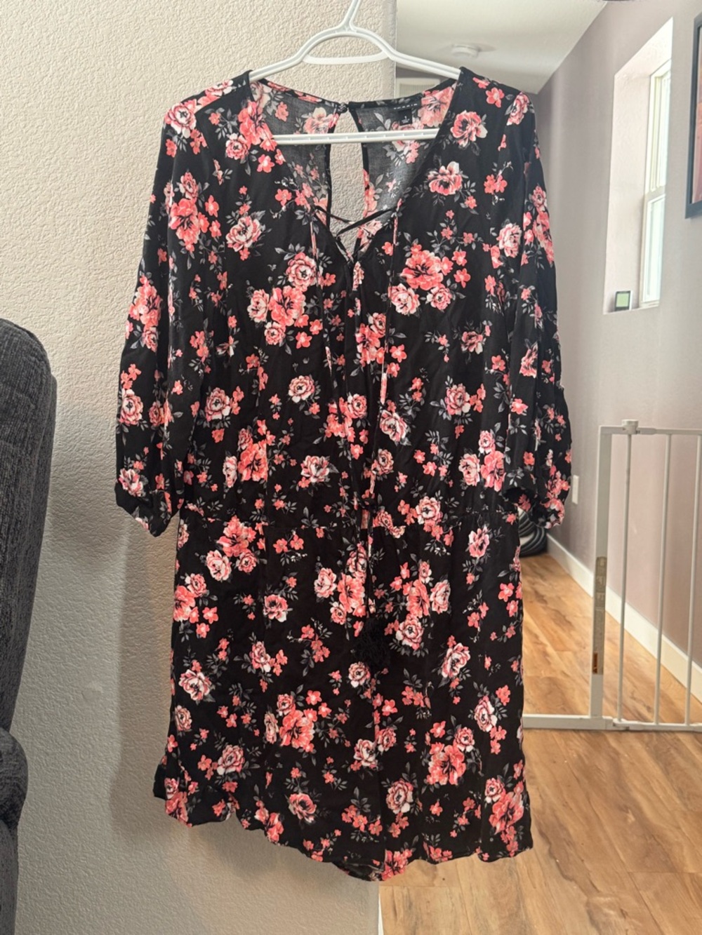 Black & Pink Floral Lace-Up Women's jumper